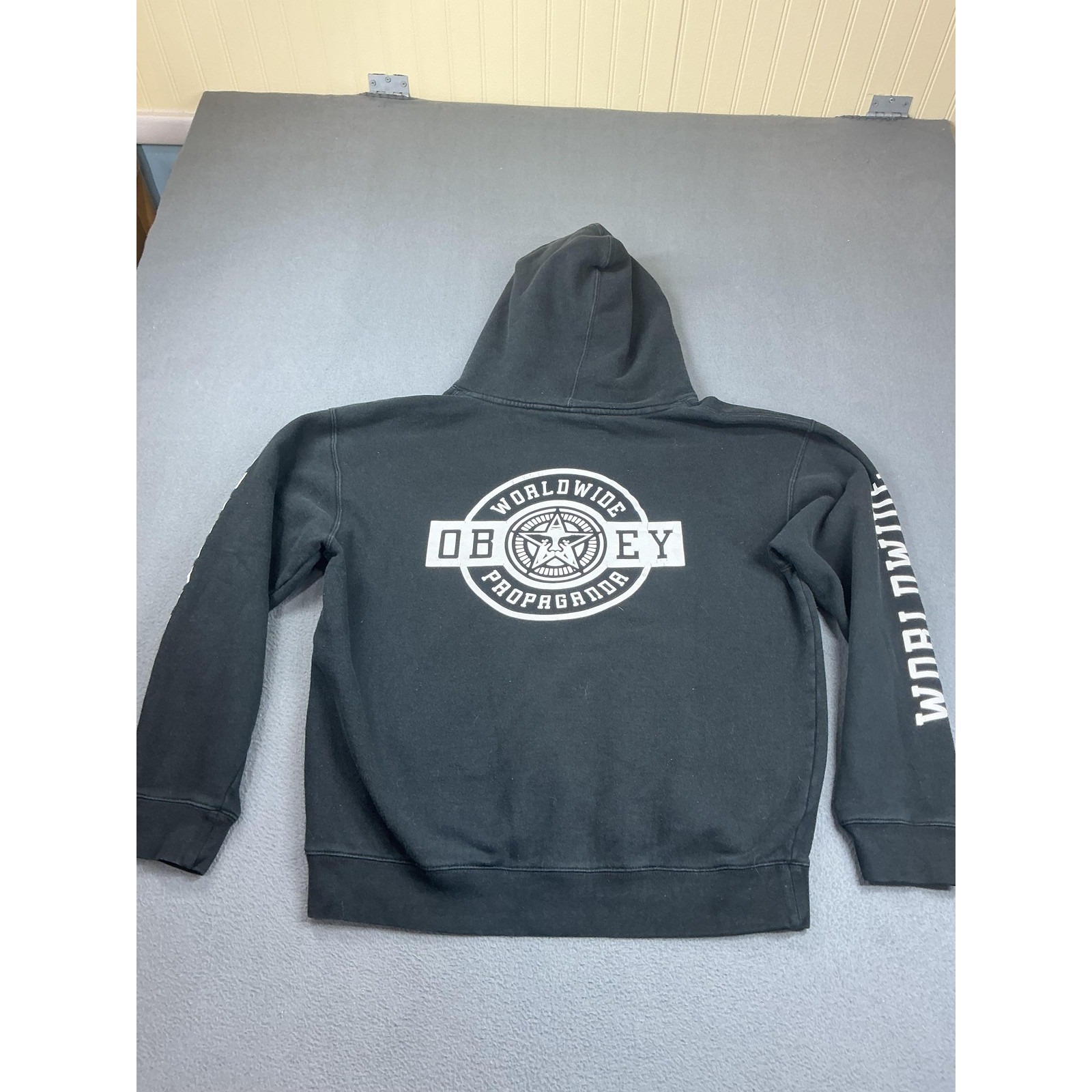 Obey Hoodie Mens Medium Black Worldwide Propaganda Graphic Fleece Pullover